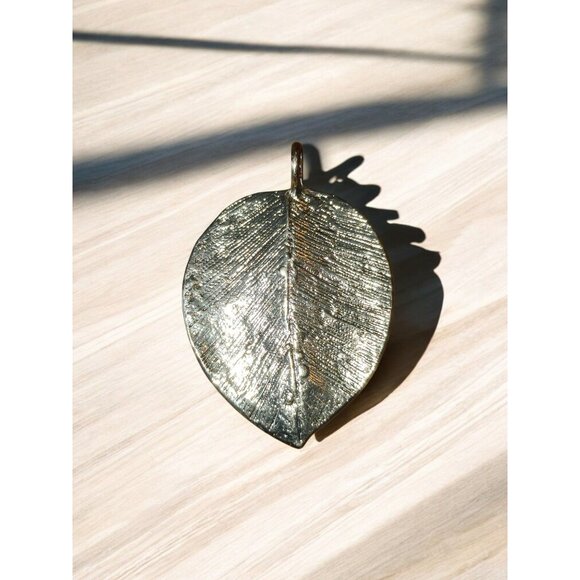 Vintage 1970's Silver Electroplated Leaf Peadant - Picture 4 of 4